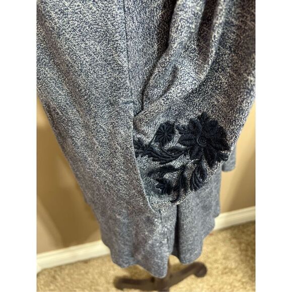 CJ Banks Knit Top Size 1X Heather Blue Pockets Long Sleeve Embroidered Tunic - Picture 9 of 13